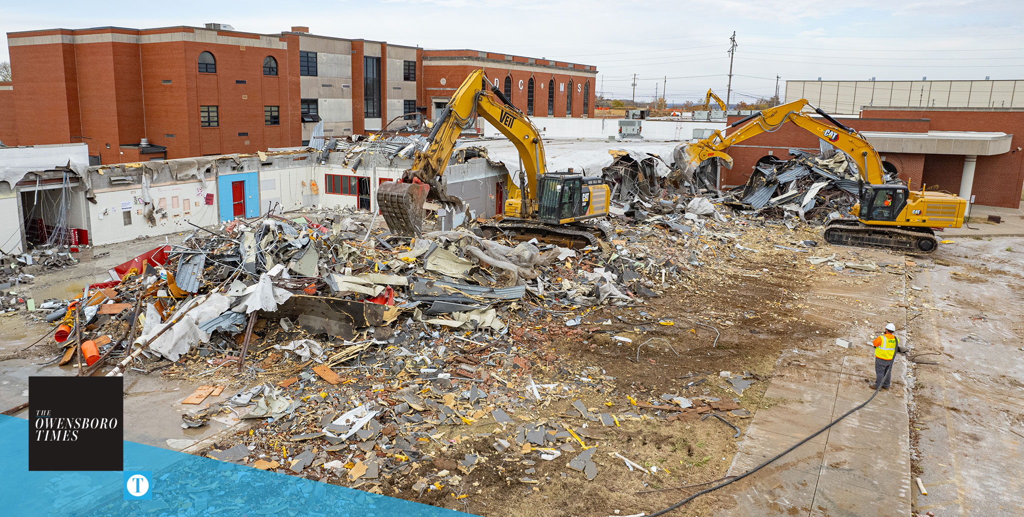 PHOTOS: Former DCMS building being torn down - The Owensboro Times