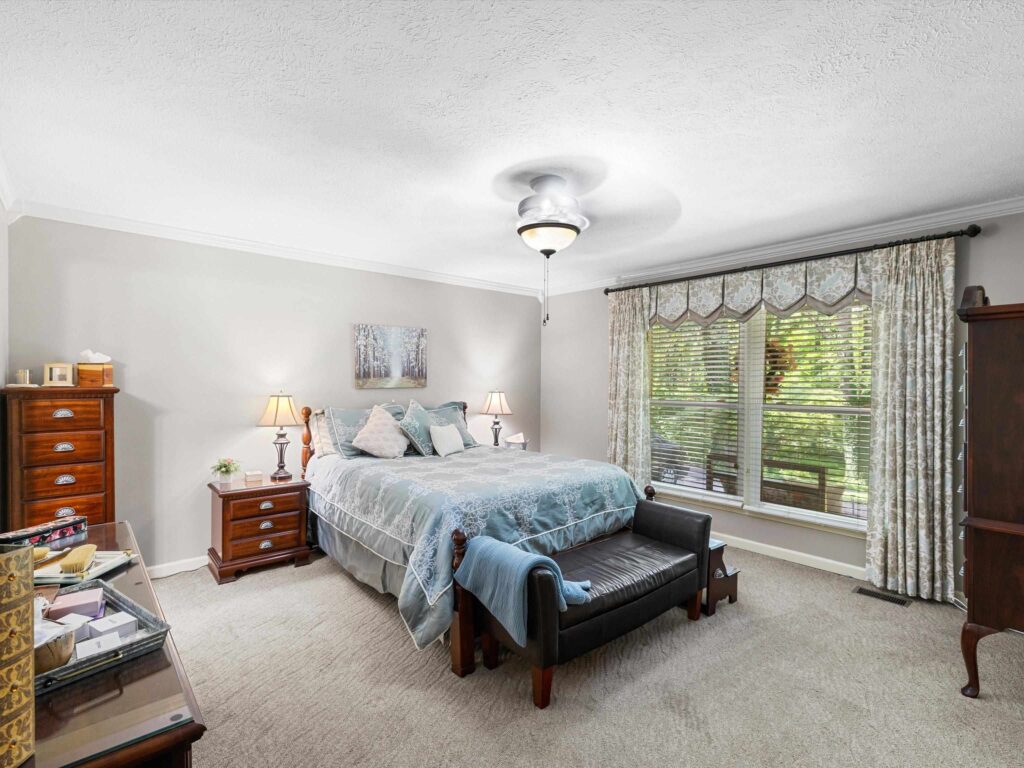 1555 Graves Lane