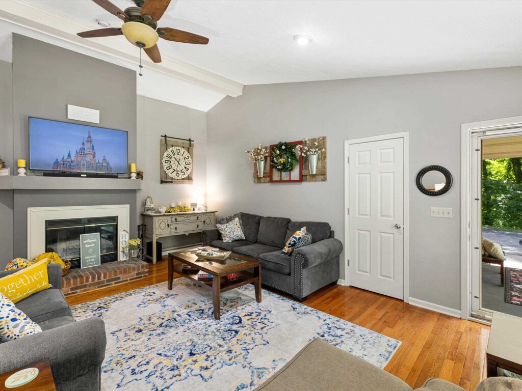 1555 Graves Lane